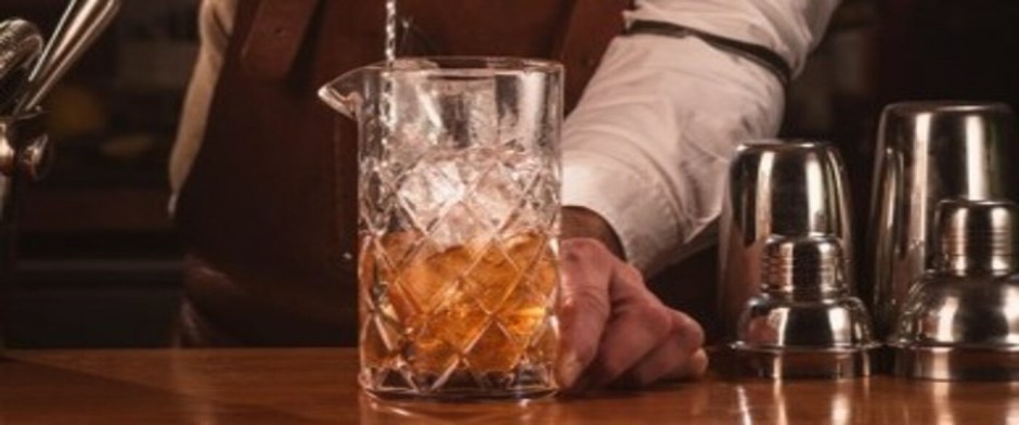 LA GU&Iacute;A ESENCIAL DE COCKTAILS